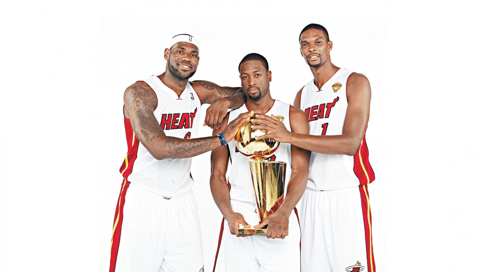 “羽毛球赛场：简阳文体中心迎来世界冠军角逐”