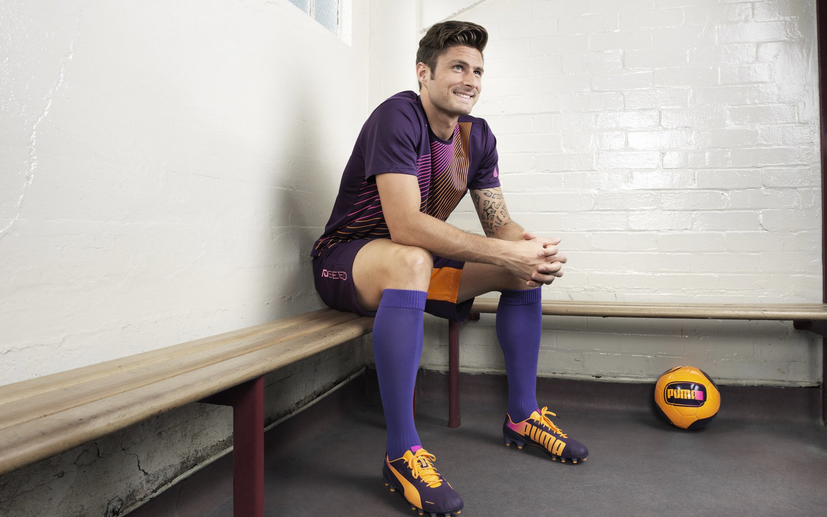 决赛期间技术VAR判罚引发争议，var操控比赛